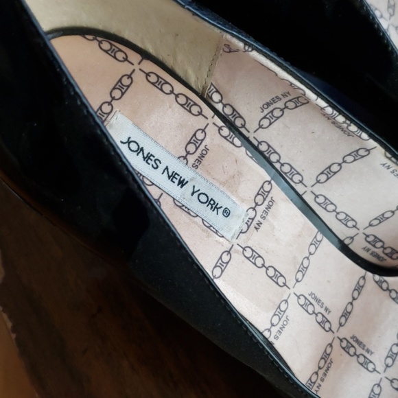 Jones New York Shoes - Jones New York black pumps